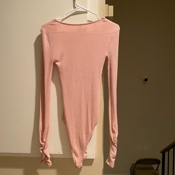 Free people v neck pink bodysuit - Picture 2 of 8